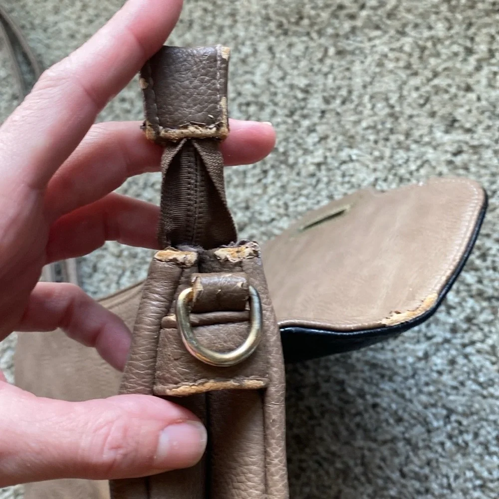 🤯BYE 🤯RARE AUTHENTIC  Salvatore Ferragamo Vintage Gancini Crossbody Bag